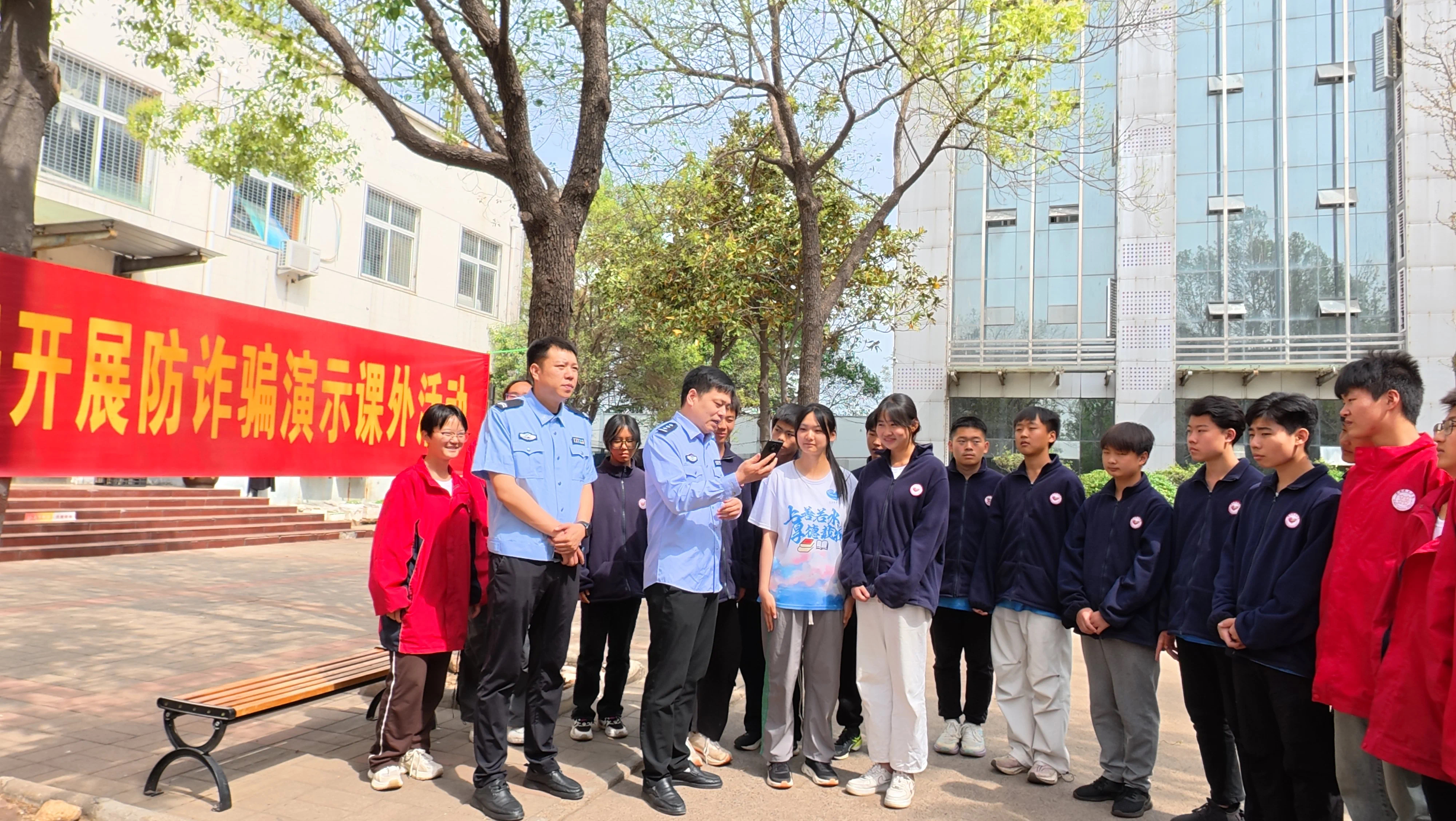 模拟法庭进校园 · 学员体验庭审全流程